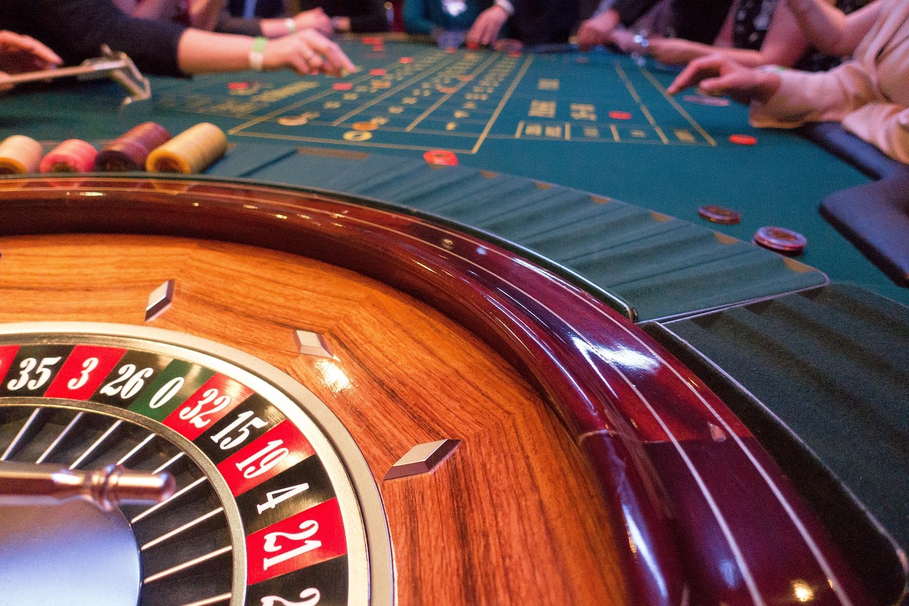 Inside the iGaming World: Slots, Poker and Smart Betting